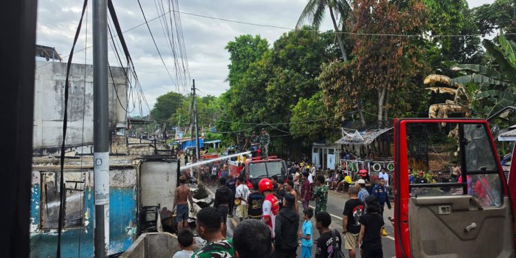Petugas Gabungan Berhasil Padamkan Api yang Hanguskan 5 Rumah Warga di Jayapura