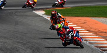 Kiandra Ramadhipa Tunjukkan Aksi Overtake Memukau di Circuit Ricardo Tormo