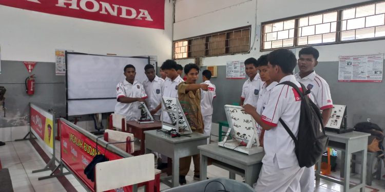 Astra Motor Papua Bangun Ekosistem Industri di Sekolah Lewat TEFA