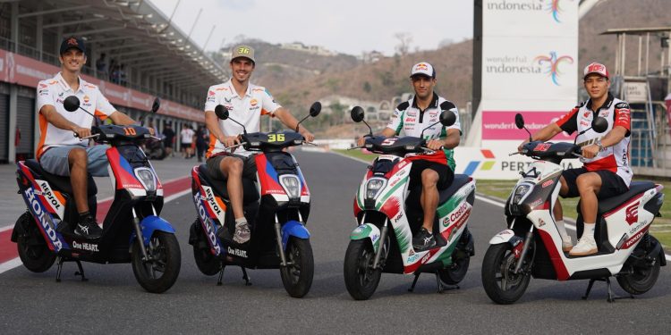Honda EM1 e: dan PCX160 Berduet Dukung Repsol Honda Team di MotoGP Mandalika