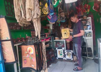Pedagang Souvenir di Jayapura Keluhkan Daya Beli Turun Drastis