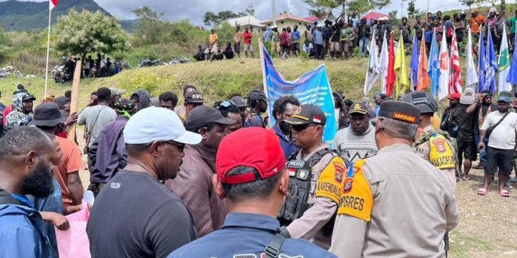 Masyarakat Geya Desak Komisioner KPU Tolikara Diberhentikan Secara Tidak Hormat