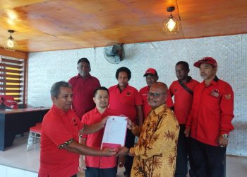 Maju Pilkada 2024, Alpius Toam yang Pertama Ambil Formulir Pendaftaran di PDIP