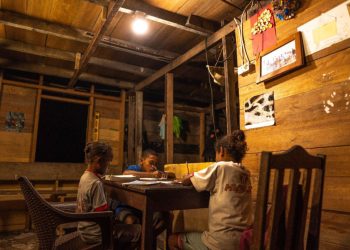 Negara Hadir, 10 Kampung di Papua Barat Daya Kini Bisa Nikmati Listrik PLN 24 Jam