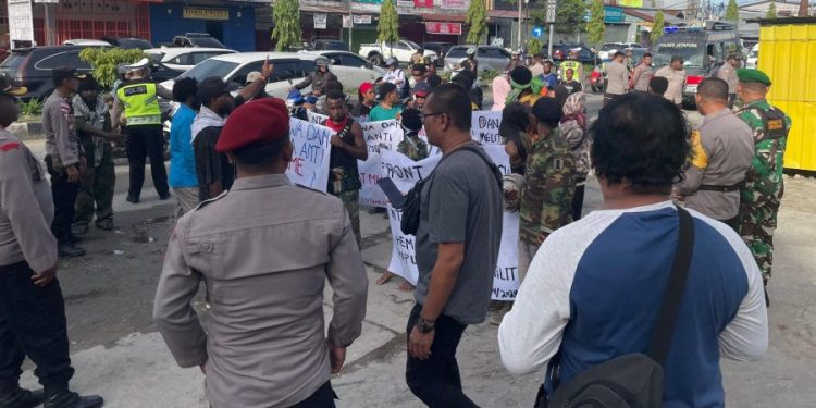 Polres Jayapura Pulangkan 64 Pendemo Tak Berizin