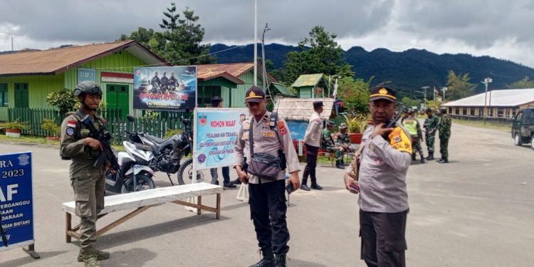 Aparat Gabungan Bersenjata Lengkap Jaga Kantor KPU Pegunungan Bintang Jelang Pleno