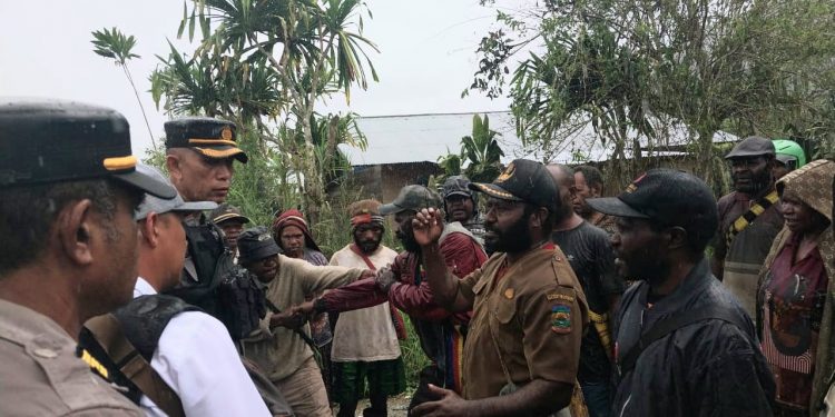 Personel Pengamanan TPS di Dogiyai Diserang Warga