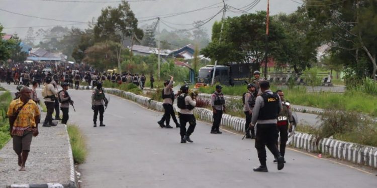 Pendukung Caleg di Puncak Jaya Saling Serang, 62 Orang Terluka