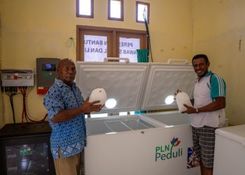 PLN Resmikan Energi Listrik Ramah Lingkungan di Kampung Sauwandarek