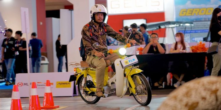 PLN Usung Support System Kendaraan Listrik di Indonesia di IIMS 2024