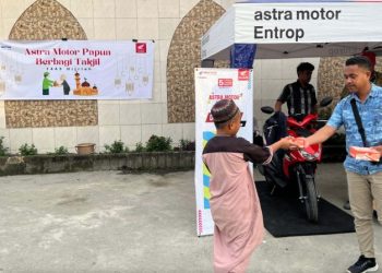 Semarak Ramadan, Astra Motor Papua Berbagi Takjil kepada Masyarakat