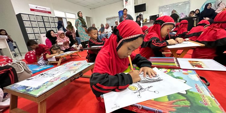 Puluhan Anak Ikuti Lomba Mewarnai yang Digelar Astra Motor Papua