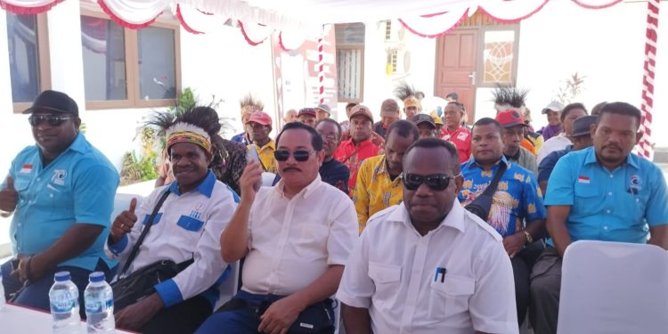 Diusung 4 Partai, Bapaslon JMW-DM Daftarkan Diri ke KPU Jayapura