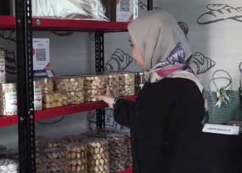 Jelang Lebaran, Industri Rumahan Ririens Food Siapkan 500 Hampers Kue Kering