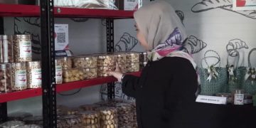 Jelang Lebaran, Industri Rumahan Ririens Food Siapkan 500 Hampers Kue Kering