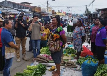 Cabup JMW Temukan Sejumlah Persoalan saat Blusukan di Pasar Pharaa Sentani