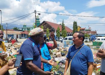 Blusukan ke Pasar, Cabup Nomor Urut 4 Dengar Keluhan Warga soal Sampah