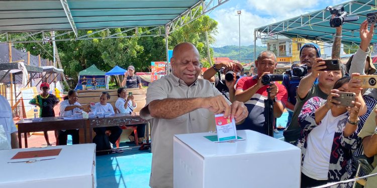 Cagub Papua Matius Fakhiri Mengaku Senang Bisa Kembali Salurkan Hak Pilihnya