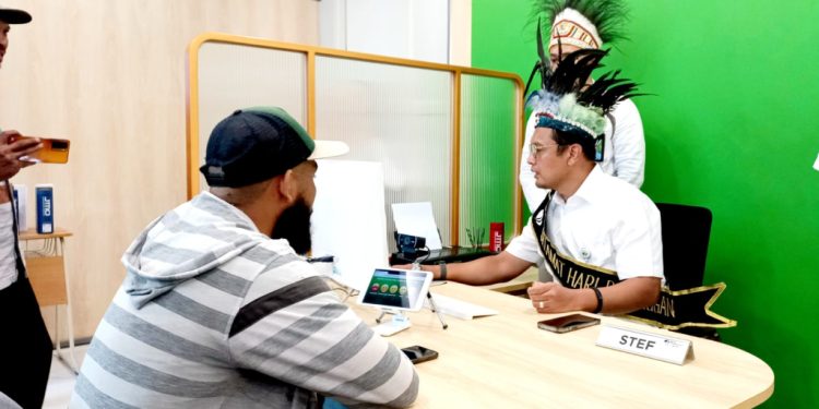 BPJS Ketenagakerjaan Peringati Harpelnas, Direksi Turun Langsung Layani Peserta di Papua