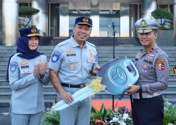 Turunkan Fatalitas Korban Kecelakaan, Jasa Raharja Hibahkan Ambulans untuk  Korlantas Polri