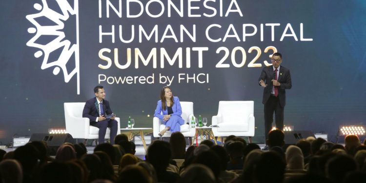 Dirut PLN Beberkan Kiat Bertransformasi di Forum Human Capital Indonesia