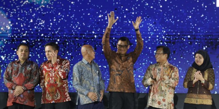 Dirut PLN Raih Best CEO of Communications,di Ajang BCOMSS 2024