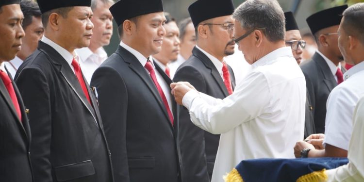 Dua Pegawai PLN Terima Anugerah Satyalancana dari Presiden RI