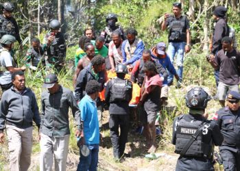 Aparat Gabungan Evakuasi Jenazah Aktivis Korban Kekejaman KKB