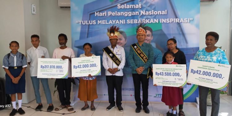 4 Ahli Waris Terima Santunan dari BPJS Ketenagakerjaan Papua di Hari Pelanggan Nasional