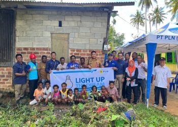 Cerita Haru Abdul Rahman Nawarisa Setelah Rumahnya Berlistrik PLN