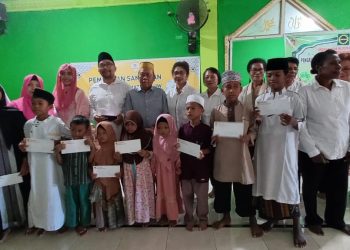 Paulus Waterpauw Santuni Anak Yatim Diperingatan 10 Muharram 1446 Hijriah BKMT Abepura