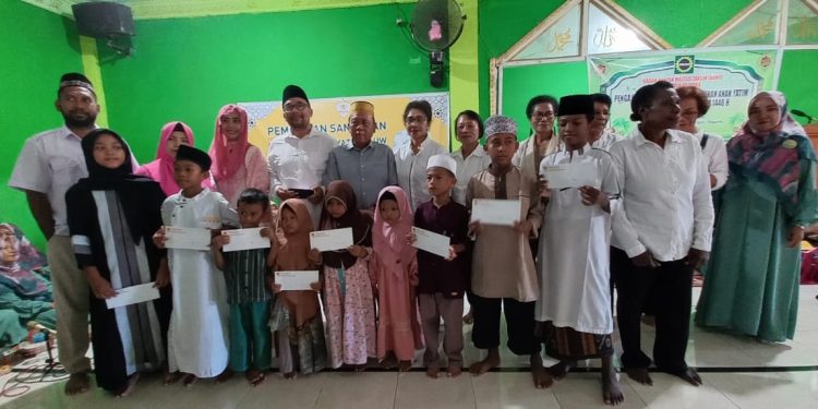 Paulus Waterpauw Santuni Anak Yatim Diperingatan 10 Muharram 1446 Hijriah BKMT Abepura