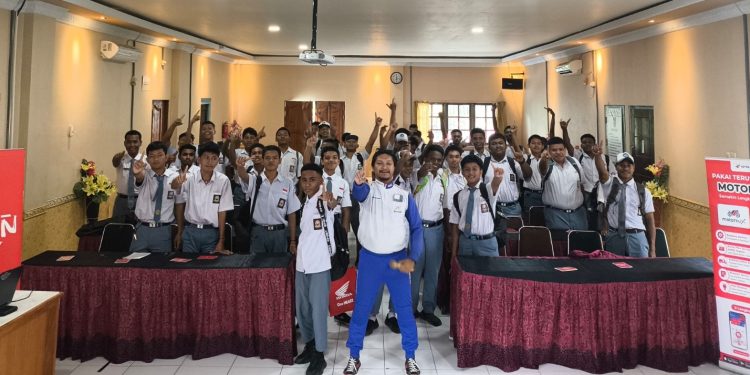 Hadir di Tengah Pelajar, Astra Motor Papua Sampaikan Pentingnya Keselamatan Berkendara