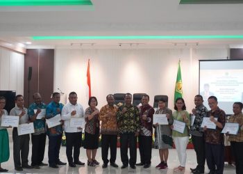 Serahkan Bantuan kepada Sejumlah Gereja di Papua, Ini Pesan Amsal Yowei