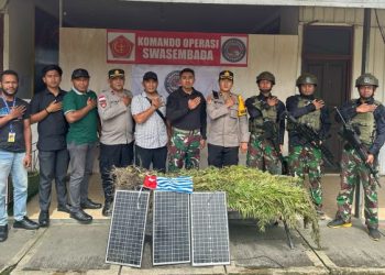 Kurang dari 24 Jam, TNI Serahkan Barang Bukti Aktivitas OPM ke Polisi