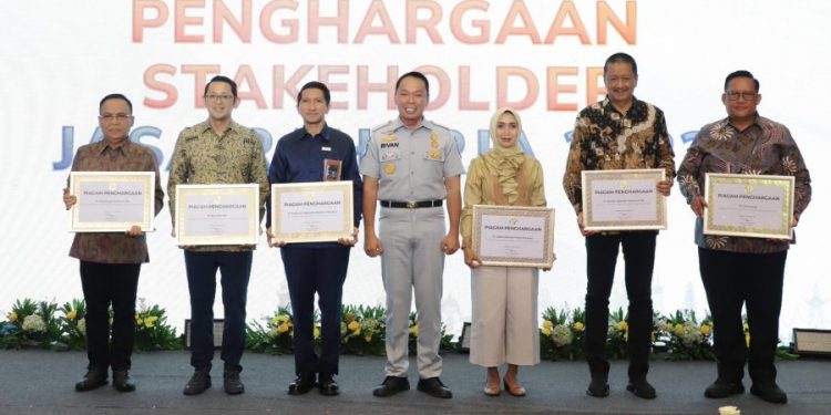 Jasa Raharja Berikan Penghargaan Stakeholders dan Mitra Kerja