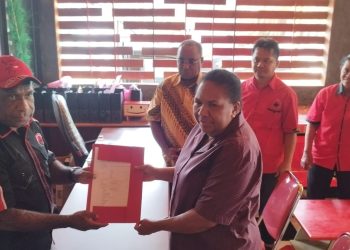 Daftar Bacabup Jayapura, Hana Hikoyabi Ambil Formulir Pendaftaran ke PDIP