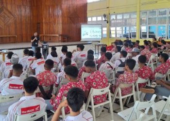 Puluhan Siswa SMK Negeri 3 Jayapura Antusias Ikuti Sosialisasi Motor Listrik EM 1 Honda