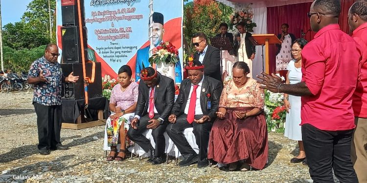 Usai Dilantik Jadi Anggota Dewan, Hengki Bayage dan Matias Heluka Gelar Ibadah Syukur