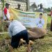 Warga Perbatasan Papua Terima Hewan Kurban dari Paulus Waterpauw