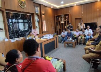 Puluhan Honorer Kabupaten Jayapura Pertanyakan Nasib
