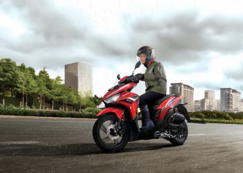 6 Tips Berkendara Aman saat Hujan