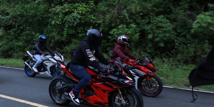 Tips Hadapi Kemacetan Saat Mengendarai Motor Kopling