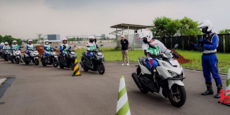 Agar Terhindar dari Kecelakaan, Simak Tips dari Astra Motor Papua