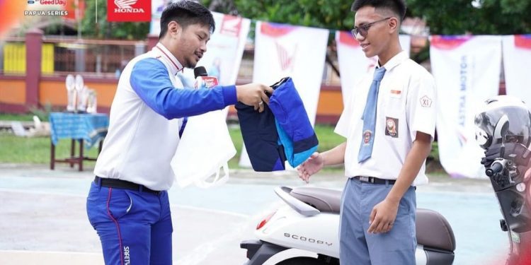 Edukasi Safety Riding dalam Rangkaian Roadshow Honda DBL