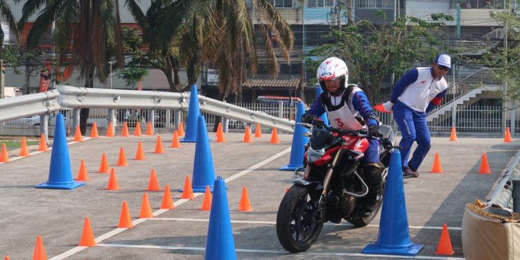 Instruktur Safety Riding Astra Honda Motor Juara di Level Asia Oceania