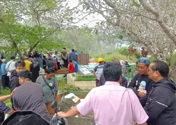 John Manangsang Wally Melayat ke Rumah Duka di Jalan Mambruk