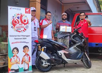 Manajemen Astra Motor Papua Turun Langsung Menyapa Konsumen di Harpelnas 2024
