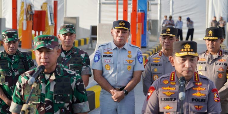 Dirut Jasa Raharja Dampingi Kapolri dan Panglima TNI Tinjau Gerbang Tol Prambanan