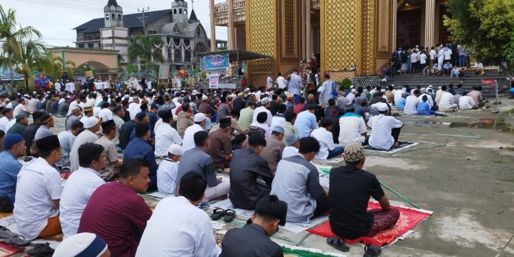 3.000 Jemaah Melaksanakan Salat Idulfitri 1445 Hijriah di Masjid Agung Al Aqsha Sentani